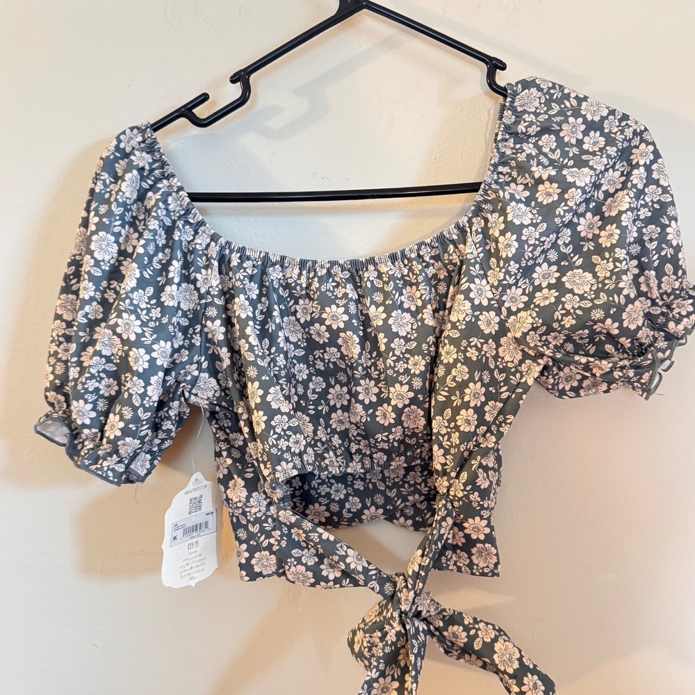 Altar'd State Floral Puff Sleeve Tie Front Crop Top Green Ivory S NWT - Picture 2 of 5